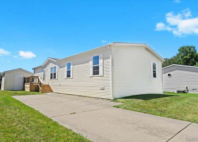 Property at 13226 Nashville Ln, Hartland, MI 48353, 3 beds, 2 baths