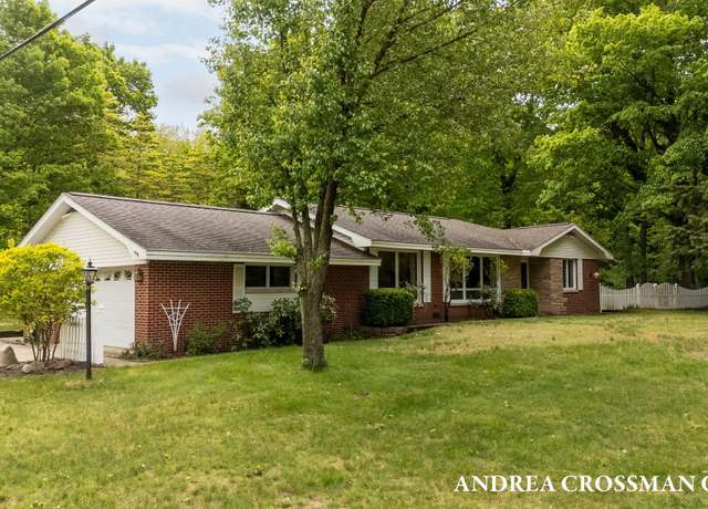 Property at 2095 Lakeshore Dr, Fennville, MI 49408, 3 beds, 1.5 baths