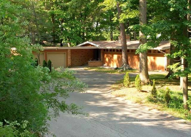Property at 1620 Timber Ln, Traverse City, MI 49686, 4 beds, 2.5 baths