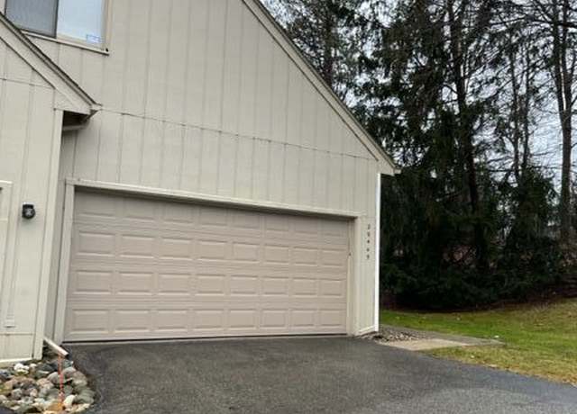 Property at 29445 Laurel Dr #4, Farmington Hills, MI 48331, 2 beds, 2 baths