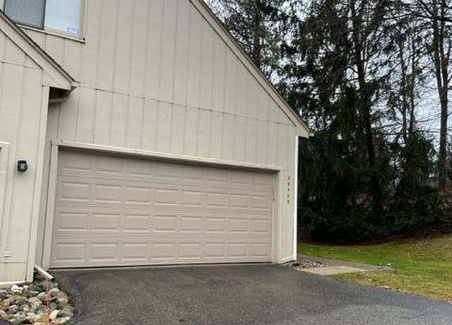 Property at 29445 Laurel Dr #4, Farmington Hills, MI 48331, 2 beds, 2 baths