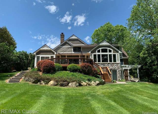 Property at 5280 Inverrary Ln, Commerce Twp, MI 48382, 4 beds, 3.5 baths