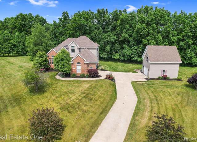 Property at 9806 Goldfinch Ct, Saline, MI 48176, 4 beds, 3.5 baths