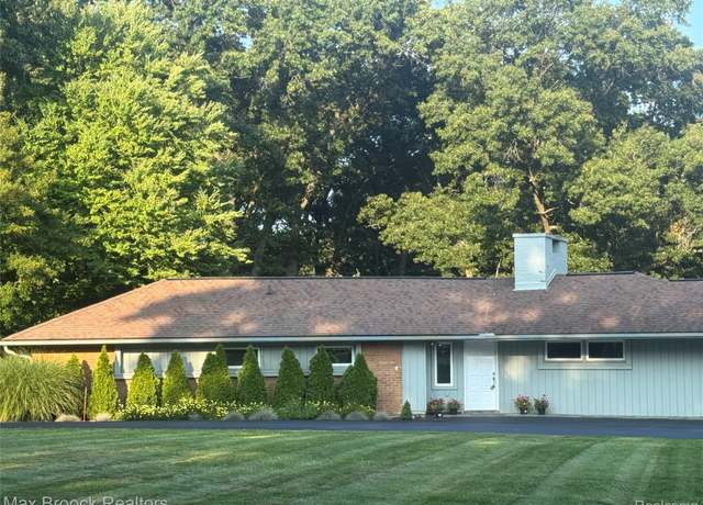 Property at 30500 Rosemond Dr, Franklin Village, MI 48025, 4 beds, 3.5 baths