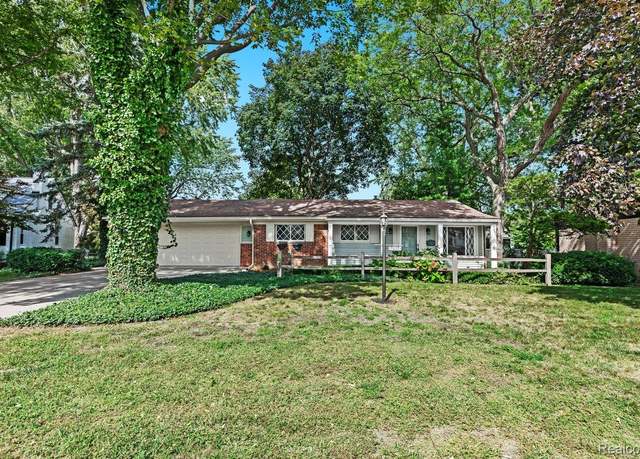 Property at 22319 Gordon Rd, St Clair Shores, MI 48081, 3 beds, 2 baths
