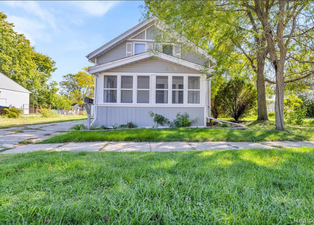 Property at 431 S Hamilton St, Ypsilanti, MI 48197, 5 beds, 2 baths