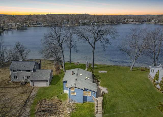 Property at 3965 Burnet Rd, Commerce Twp, MI 48382, 2 beds, 2 baths