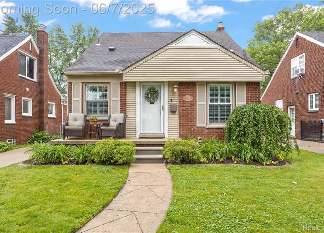 Property at 621 Kingsbury Ave, Dearborn, MI 48128, 3 beds, 2 baths