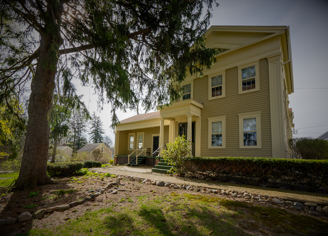 Property at 117 Bradley St, Romeo, MI 48065, 4 beds, 2.5 baths