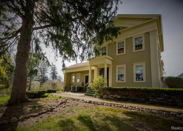 Property at 117 Bradley St, Romeo Village, MI 48065, 4 beds, 2.5 baths
