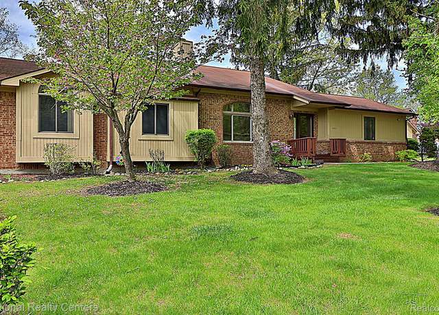 Property at 6400 Pinecrest, West Bloomfield, MI 48322, 3 beds, 3.5 baths