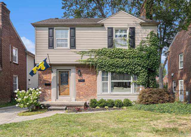 Property at 2142 Lennon St, Grosse Pointe Woods, MI 48236, 3 beds, 1.5 baths