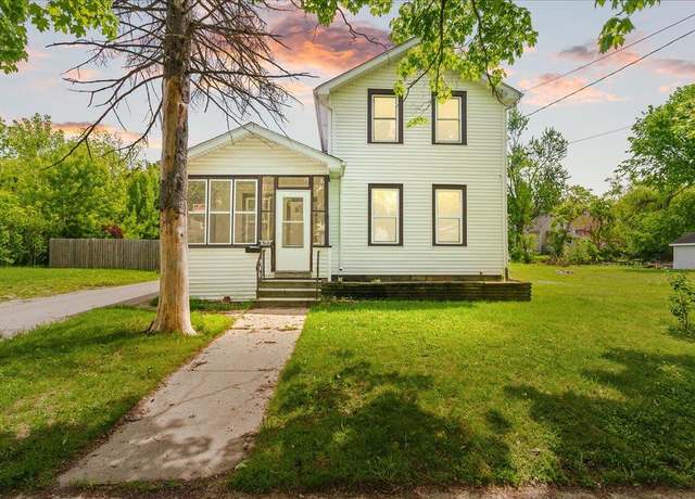 Property at 603 Fourth St, Jackson, MI 49203, 3 beds, 1 bath