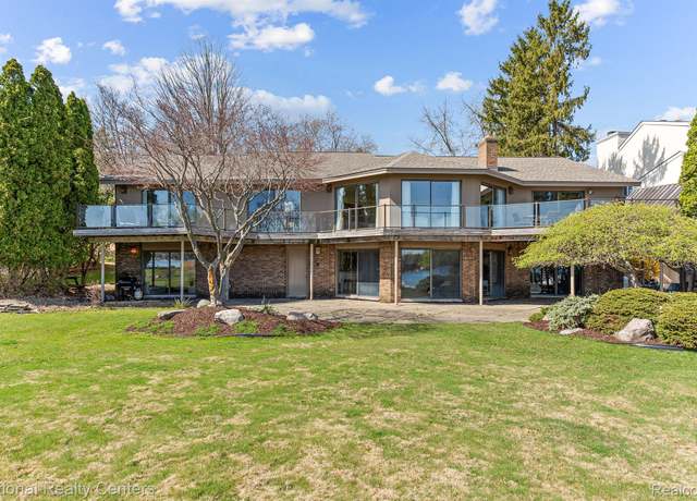 Property at 4745 Wendrick Dr, West Bloomfield, MI 48323, 4 beds, 6 baths
