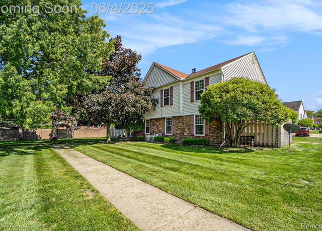 Property at 35638 Stillmeadow Ln, Clinton Township, MI 48035, 2 beds, 1.5 baths