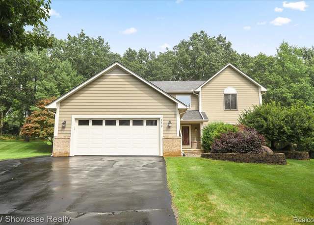 Property at 300 Alexander Dr, Walled Lake, MI 48390, 3 beds, 2.5 baths