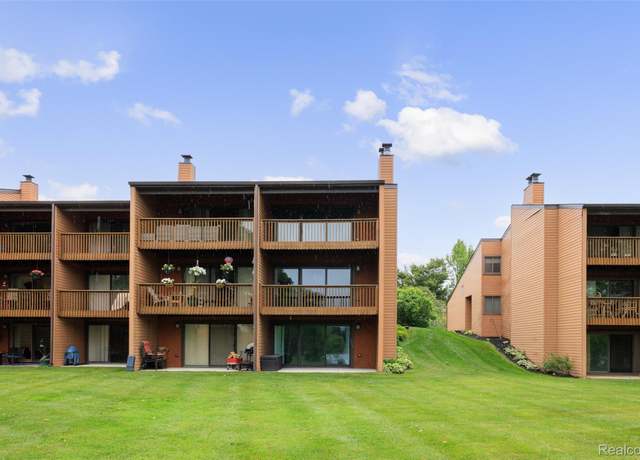 Property at 48201 Bayshore Dr, Van Buren Charter Township, MI 48111, 3 beds, 2.5 baths