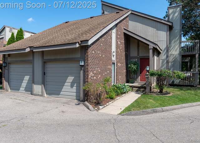 Property at 7427 Radcliff Ct, West Bloomfield, MI 48322, 2 beds, 2 baths
