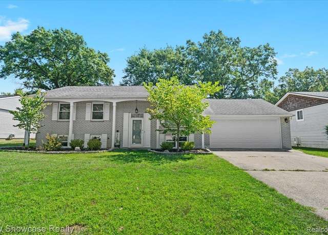Property at 2370 Roselawn St, Wolverine Lake Village, MI 48390, 4 beds, 2.5 baths