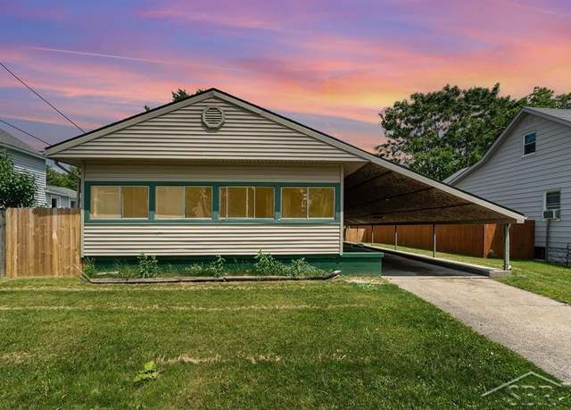Property at 2505 Garfield Ave, Bay City, MI 48708, 3 beds, 2 baths