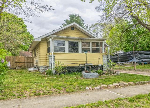 Property at 526 S Front St, Dowagiac, MI 49047, 3 beds, 2.5 baths