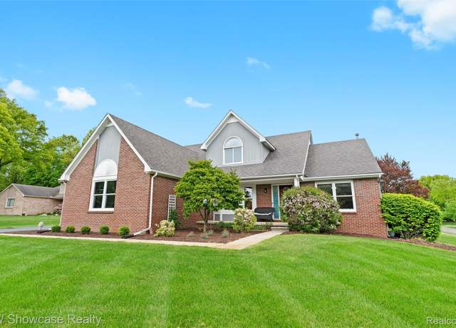 Property at 2876 Bay Vista Dr, Highland, MI 48357, 4 beds, 2.5 baths