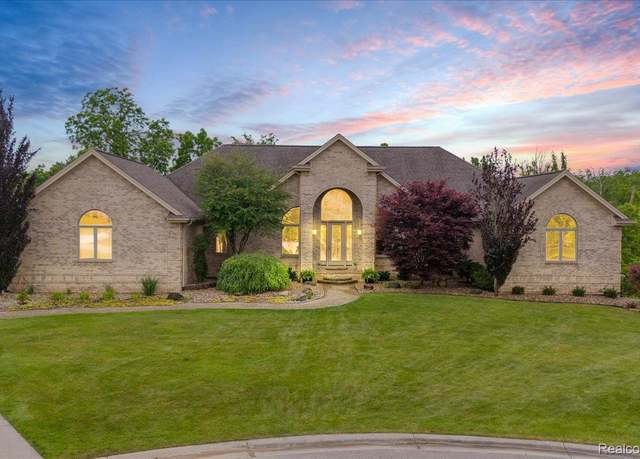Property at 550 Kings Fairway Ct, Grand Blanc, MI 48439, 4 beds, 4.5 baths