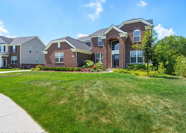 Property at 4132 Walcott Dr, Lake Orion Village, MI 48359, 6 beds, 3.5 baths