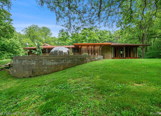 Property at 11185 Hawthorne Dr, Galesburg, MI 49053, 2 beds, 2.5 baths