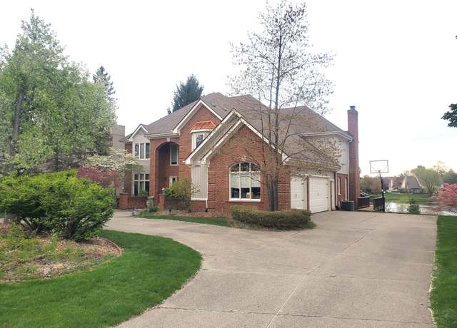 Property at 29580 Kenloch Dr, Farmington Hills, MI 48331, 6 beds, 4.5 baths