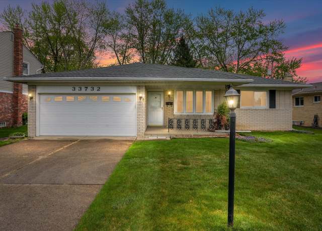 Property at 33732 Mina Dr, Sterling Heights, MI 48312, 3 beds, 2.5 baths