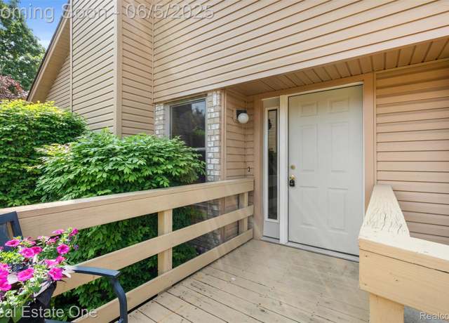 Property at 2343 Heritage Pointe Dr #29, Sterling Heights, MI 48314, 2 beds, 2 baths