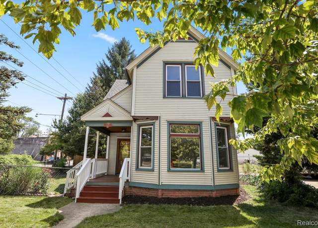 Property at 1105 Oak St, Wyandotte, MI 48192, 4 beds, 1 bath