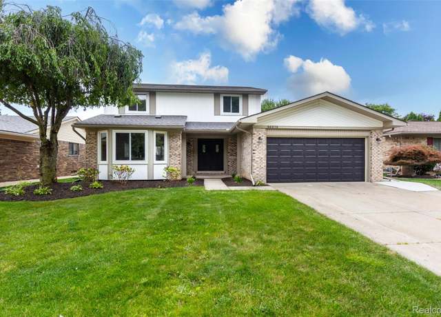 Property at 46376 Meadow Ln, Macomb Township, MI 48044, 4 beds, 2.5 baths