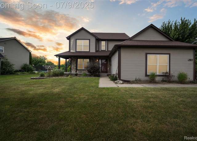 Property at 2869 Laurel Oak Dr, Howell, MI 48855, 3 beds, 2.5 baths