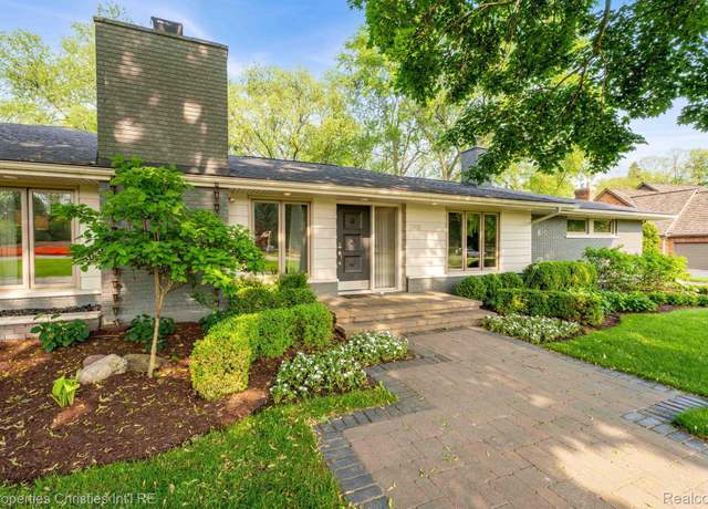 Property at 3365 Bloomcrest Dr, Bloomfield Hills, MI 48304, 4 beds, 2.5 baths