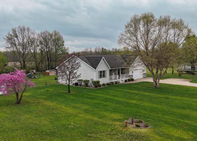 Property at 29314 Saddlebred Ln, Dowagiac, MI 49047, 5 beds, 2.5 baths