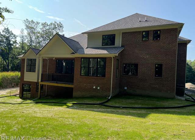 Property at 2836 Pine Bluffs ct Ct, Highland, MI 48356, 5 beds, 3.5 baths
