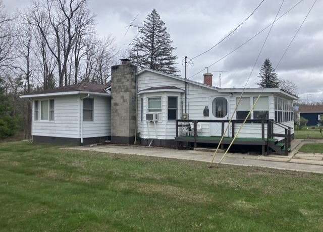 Property at 1017 Radov Dr, Gladwin, MI 48624, 4 beds, 1 bath