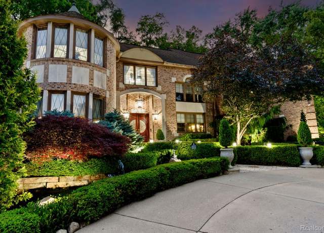 Property at 7310 Sandy Creek Ln, Bloomfield Hills, MI 48301, 4 beds, 3.5 baths