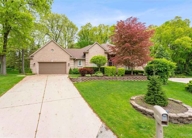 Property at 3952 Saint James Ct, Shelby Twp, MI 48316, 3 beds, 2.5 baths