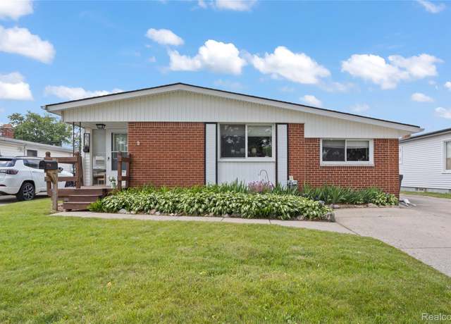 Property at 634 S Hawthorne St, Wayne, MI 48186, 3 beds, 2.5 baths