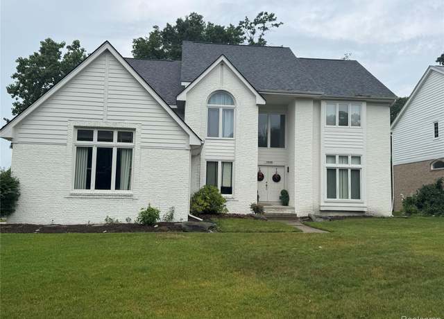 Property at 7359 Woodlore Dr, West Bloomfield, MI 48323, 4 beds, 3 baths