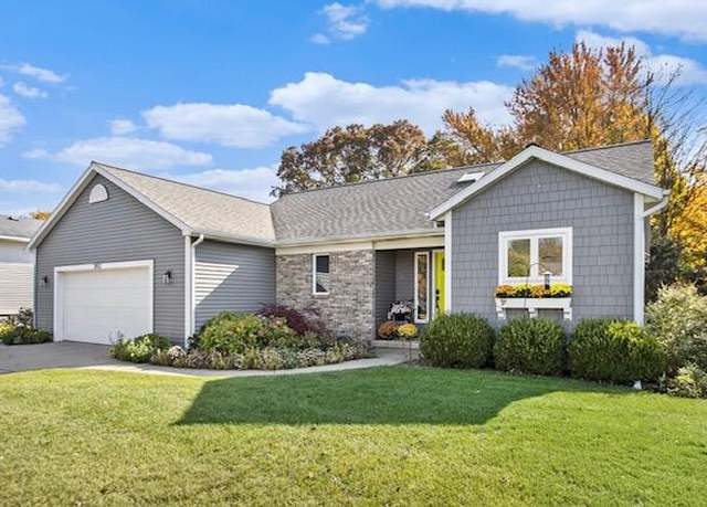 Property at 3912 Brookfield Dr, Hudsonville, MI 49426, 3 beds, 2.5 baths