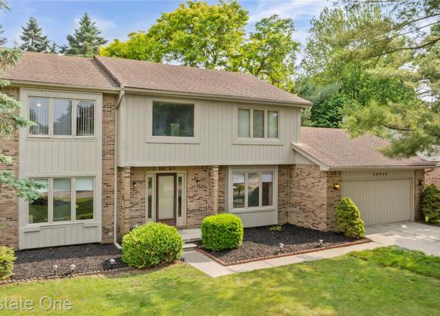 Property at 28840 E King William Dr, Farmington Hills, MI 48331, 4 beds, 3.5 baths