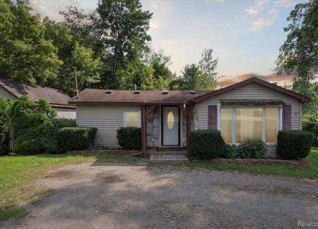 Property at 7801 E Michigan Ave, Jackson, MI 49201, 2 beds, 1 bath