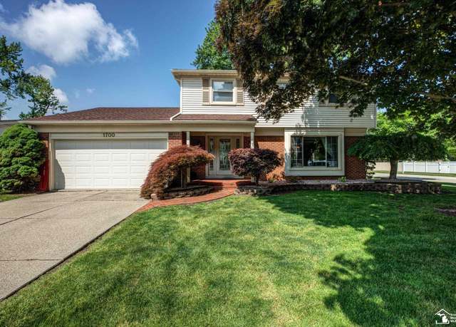 Property at 1700 Kenwood St, Trenton, MI 48183, 4 beds, 2.5 baths