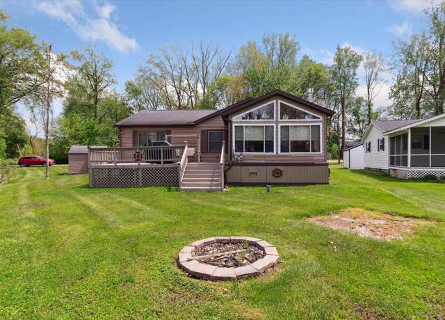Property at 204 Crockett Dr, Quincy, MI 49082, 3 beds, 2 baths