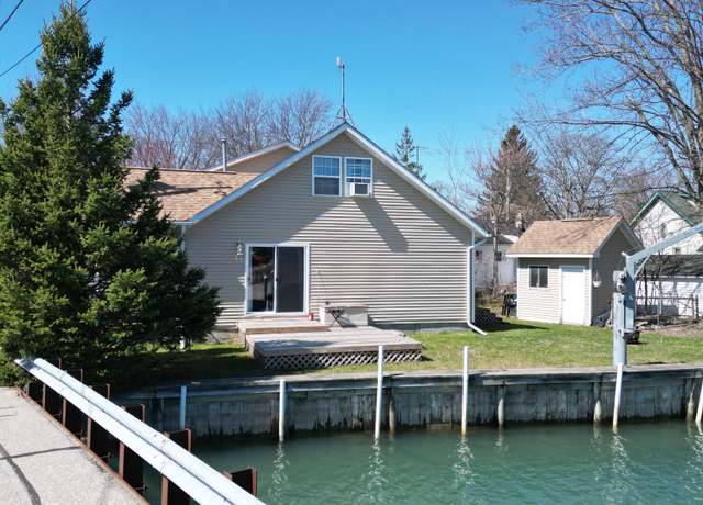 Property at 226 Roselawn St, Algonac, MI 48001, 4 beds, 1.5 baths
