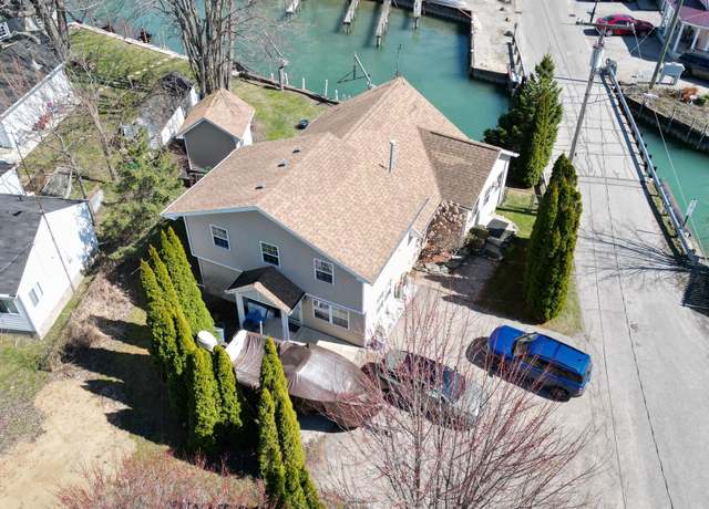 Property at 226 Roselawn St, Algonac, MI 48001, 4 beds, 1.5 baths